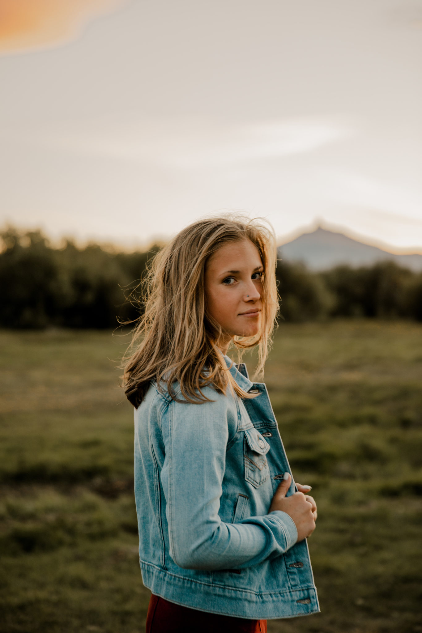 Senior Portrait Session / Sisters, Oregon - juniperandrustphotography.com