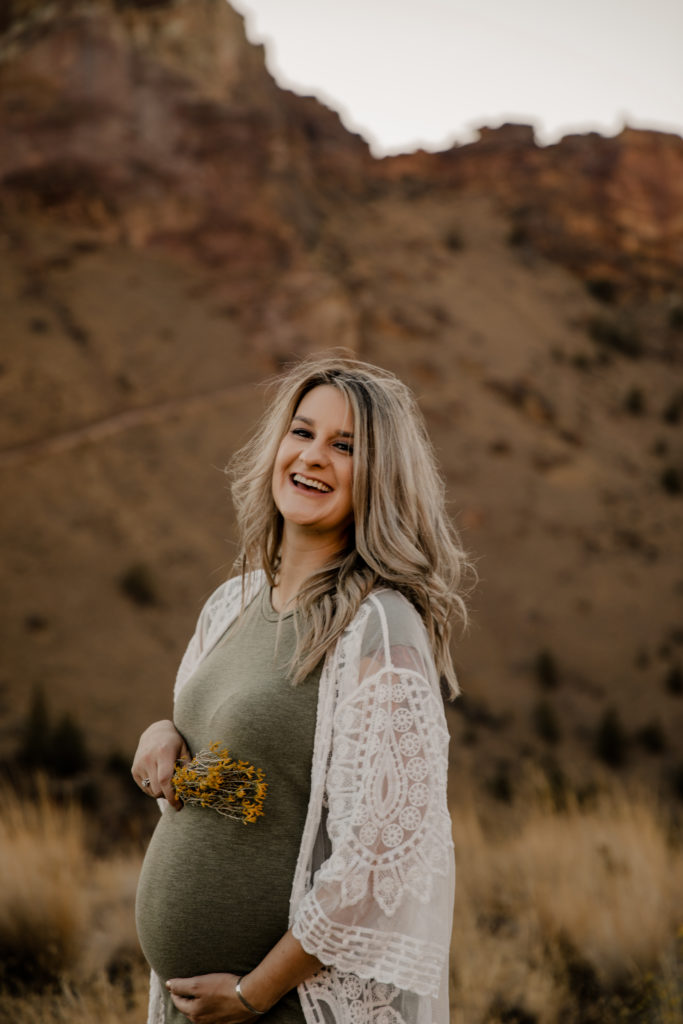 maternity session at smith rocks state park