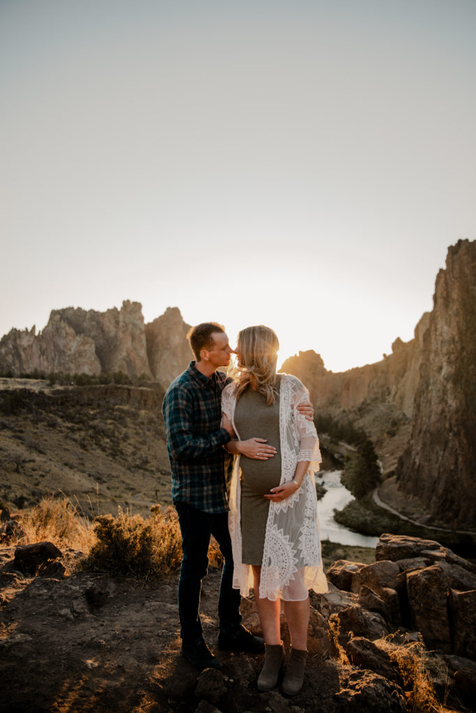 dreamy maternity session at smith rocks state park