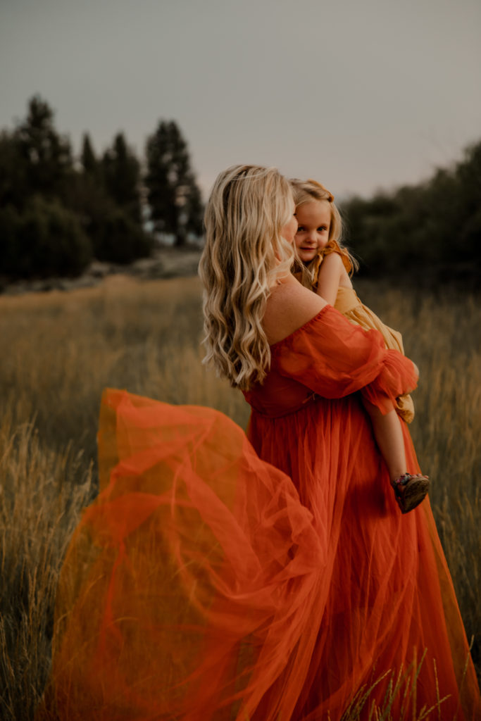 dreamy sisters oregon maternity photography session