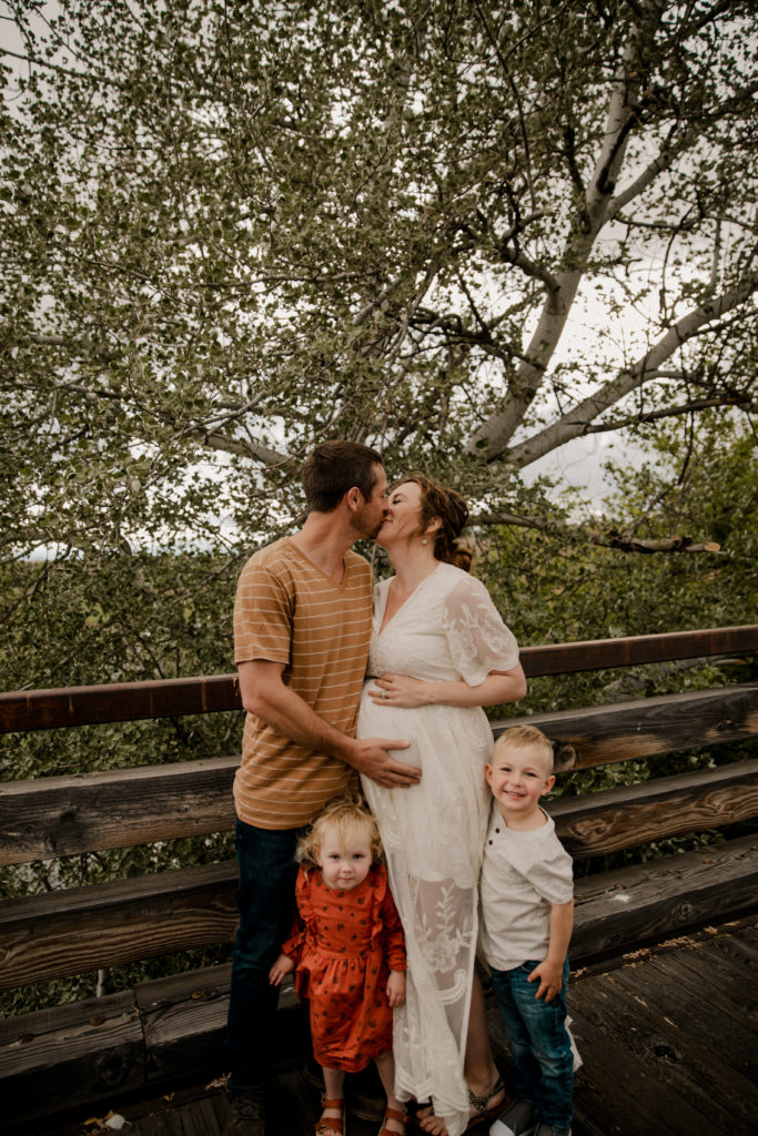 maternity session at brasada ranch oregon